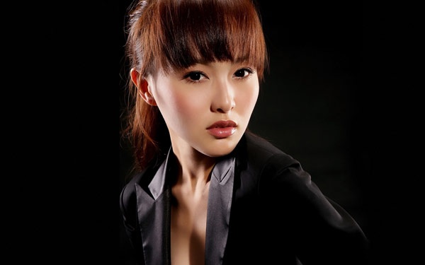 Đường Yên là một trong những gương mặt nữ của truyền hình Trung Quốc có sức hút tại thị trường Đài Loan qua nhiều phim như Ba thiên kim nhà họ Hạ, Cô gái trên cây sa kê, Nữ đặc công X, Kim ngọc lương duyên, Bên nhau chọn đời…