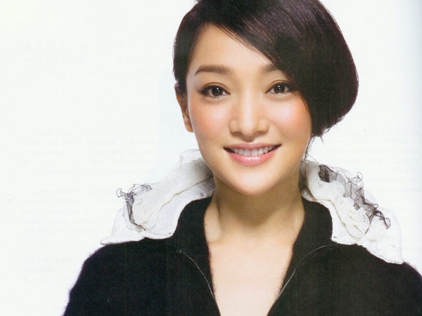 Sự vắng mặt của chân dài Lâm Chí Linh trong danh sách, thay vào đó là Châu Tấn khiến nhiều người ngạc nhiên. Bởi suốt nhiều năm qua, nàng “Đệ nhất mỹ nhân xứ Đài” rất ít khi vắng mặt trên các top. Cùng tuổi 41 nhưng Châu Tấn đã ổn định hạnh phúc riêng tư.