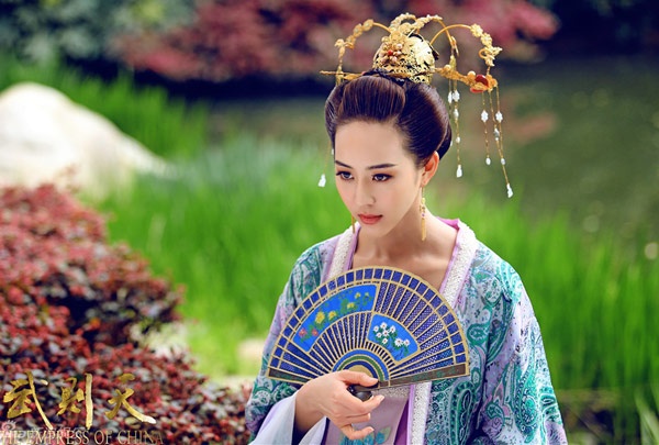 Từ Huệ là nhân vật có thật trong lịch sử nhưng tên là Từ Tuệ, một phi tần có tính tình nhân hậu chứ không nham hiểm như trong phim, được Đường Cao Tông Lý Trị phong Từ Hiền Phi sau khi qua đời. Vào những năm cuối đời, Đường Thái Tông Lý Thế Dân rất sủng ái Từ Tuệ, cưng chiều chẳng thua gì Trường Tôn hoàng hậu. 