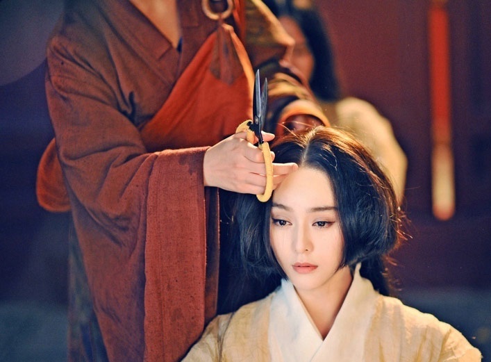 Bi mat canh quay xuong toc cua Vo My Nuong hinh anh