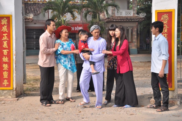 Chuyện dù phức tạp, rắc rối đến đâu thì cuối cùng rồi cũng có hướng giải quyết khi những hiểu lầm năm xưa giữa ông Sáu bảnh