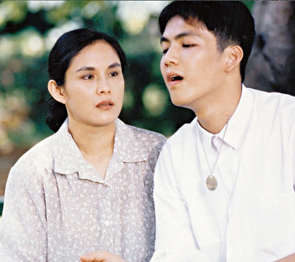 Chưa kịp nhảy múa, Chung Hán Lương đã bị những vai diễn cuốn đi, đáng chú ý nhất ở giai đoạn này là nhân vật Trương Gia Cường trong phim Ân tình chưa vai kể về một người mẹ bị kết án 20 năm tù oan. Ngoài bản lĩnh diễn xuất của nữ nghệ sĩ Lý Ảnh khi thể hiện nhân vật người mẹ, Chung Hán Lương đã lấy nhiều nước mắt của khán giả với hình ảnh cậu con trai bị thiển năng, ngu ngơ, khờ khạo, đặt dấu son đầu tiên trong sự nghiệp diễn xuất.