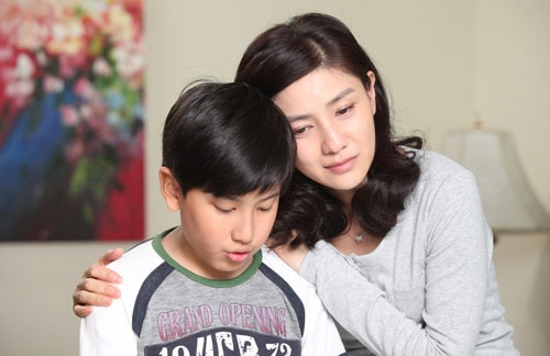 Trước khi trở thành Lý Trị, Trần Kha Phàm từng đóng bộ phim truyền hình đề tài gia đình mang tên Hài nộ. Trong tác phẩm này, cậu là Lưu Hoan Hoan, “nạn nhân” của cuộc chiến tranh giành quyền dạy dỗ của cha mẹ.