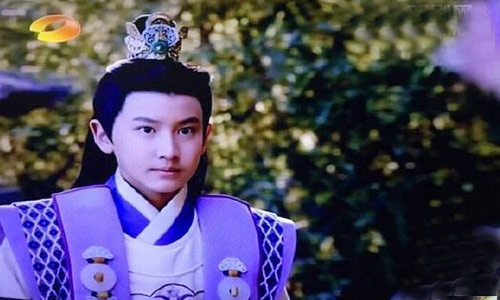 Chia sẻ về vai diễn của mình, Trần Kha Phàm cho biết vì là lần đầu tiên đóng phim cổ trang nên gặp khá nhiều khó khăn, như cử chỉ và cách nói chuyện của người xưa luôn phải từ tốn, trong khi cậu lại có hiếu động. Trần Kha Phàm kể, khi nhìn thấy tạo hình Thái tử ở phòng hóa trang, cậu không khỏi buồn cười: “Tôi không nhận ra mình”.