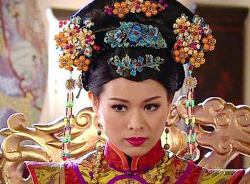 Nhung ba hoang hau dang thuong trong phim cung dinh hinh anh