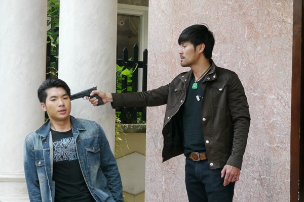 Trương Nam Thành (vai Trí Quang) và Lâm Minh Thắng (vai Mạnh Dũng) đối đầu với nhau trong phim.