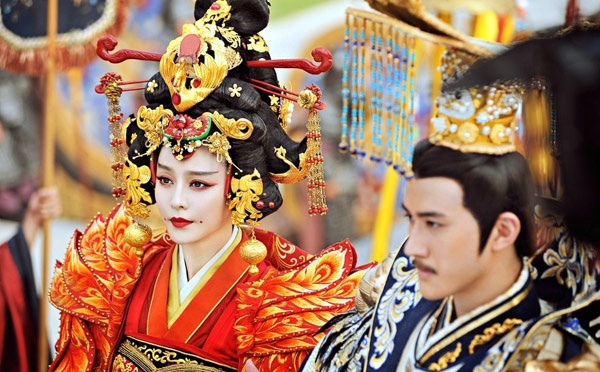 Vo Tac Thien long lay len ngoi hoang hau hinh anh