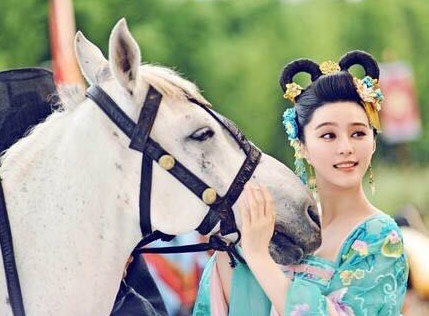 On ao chuyen Vo Tac Thien giet ngua quy hinh anh