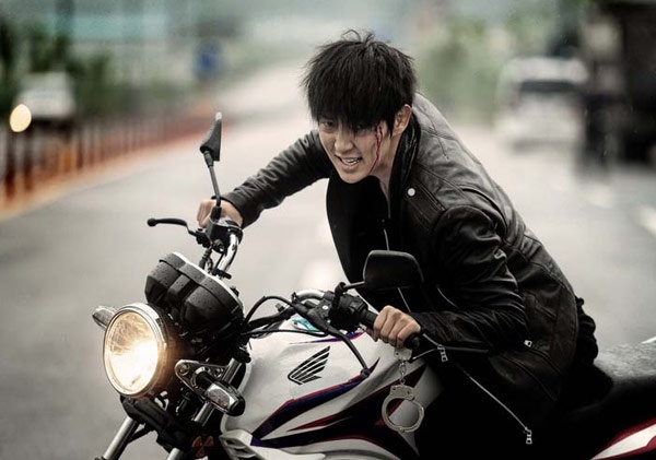 Anh lột xác mạnh mẽ, nam tính trong phim Phải sống.