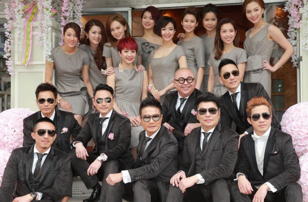 Dàn phụ dâu phụ rể đều là những diễn viên bạn bè của Vương Tổ Lam ở TVB.