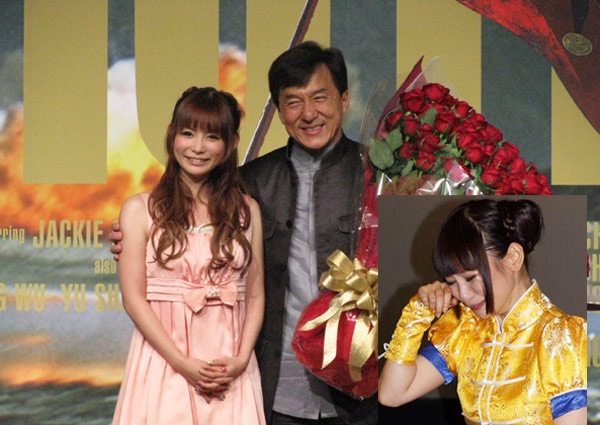 Nữ diễn viên xứ Phù tang Shoko Nakagawa mê Thành Long như điếu đổ nên khi được đóng chung quảng cáo bia với thần tượng, cô rất hạnh phúc. Hôm chia tay, mỹ năm sinh năm 1985 đã khóc ròng, nghẹn ngào nói với giới truyền thông: “Hợp tác với Thành Long là ước mơ của tôi”.