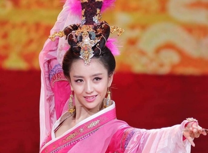 Do sac Tu dai my nhan xuan At Mui hinh anh