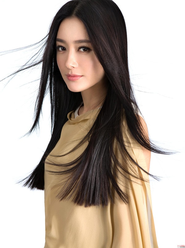 Sở hữu gương mặt đạt chuẩn “phim Quỳnh Dao” với nét mặt u sầu, đôi mắt to nên Tần Lam đã 2 lần cộng tác với nữ văn sĩ Đài Loan trong Hoàn Châu cách cách 3 và Tân Một thoáng mộng mơ. Tuy nhiên mỹ nhân sinh năm 1981 này không may mắn như Lưu Tuyết Hoa, Trần Đức Dung hay Lâm Tâm Như trước đây. Sự nghiệp của nàng Võ Tắc Thiên phiên bản 2001 (phim Đại Đường tình sử) cứ tranh sáng tranh tối. Vai diễn gần đây nhất của Tần Lam là Hà Hương - người tình của Độc Cô Cầu Bại trong Thần điêu đại hiệp 2014.