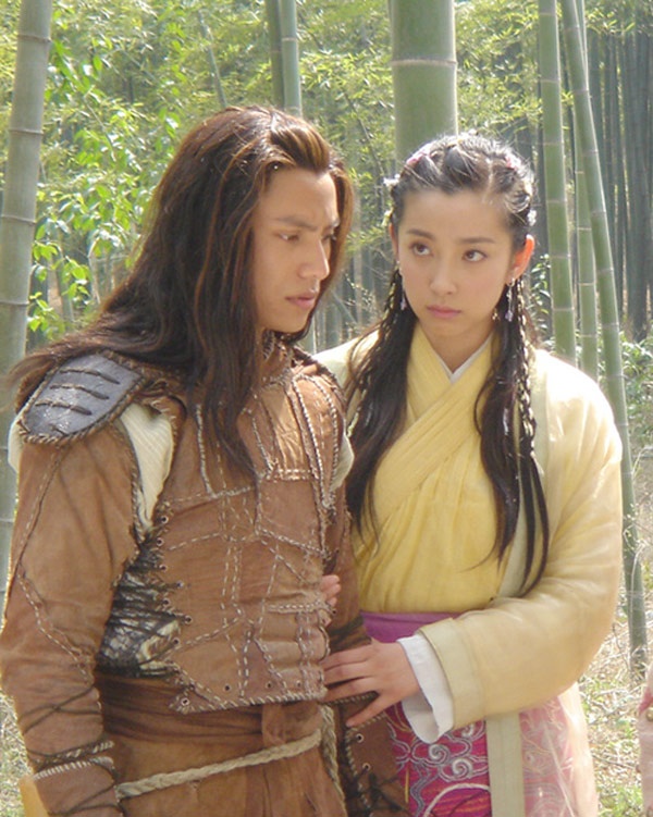 Trong tác phẩm này, Lý Băng Băng là tiểu nữ hiệp võ nghệ cao cường Phụng Di, trên đường hành hiệp đã gặp và yêu chàng Yến Truy Vân do Trần Khôn thể hiện - một hiệp khách lưu lạc giang hồ sau khi cả gia đình bị diệt môn. Vì là phim truyền hình nên tình yêu của 2 nhân vật chính rất trong sáng, chỉ ôm nhau. 