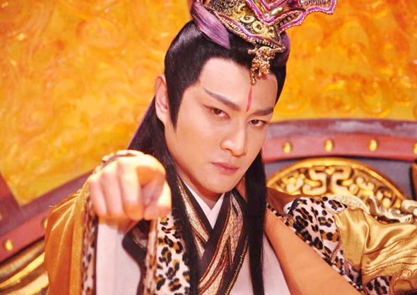 Mặc dù là đồng môn sư huynh đệ nhưng Thân Công Báo luôn xem Khương Tử Nha như đối thủ, là nhân vật khác thường, phản diện trong nhiều bộ phim. 