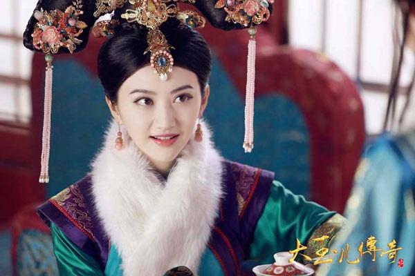 Đặc biệt, với nhiều tạo hình khác nhau, Cảnh Điềm trong phim Đại Ngọc Nhi truyền kỳ đẹp lung linh, quyến rũ. Cô tiết lộ: “Phim dài 48 tập nhưng tôi thay đổi hơn 20 bộ trang phục. Đây là lần đầu tiên tôi được đóng một vai xinh đẹp từ đầu đến cuối phim”.