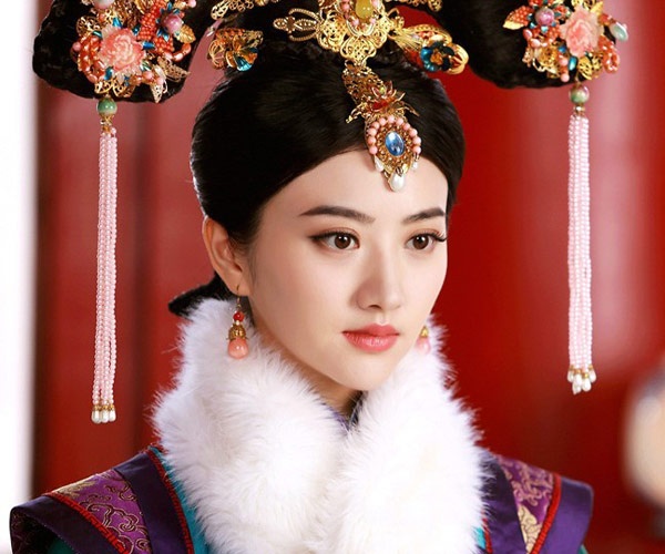 Vì nội dung khai thác mối quan hệ tay ba giữa Đại Ngọc Nhi với Hoàng Thái Cực (Nhiếp Viễn đóng) và Đa Nhĩ Cổn (Cảnh Nhạc đóng) nên Cảnh Điềm khá vất vả khi quá nhiều cảnh khóc. 