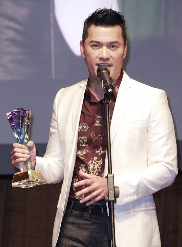 Ngôi sao của phim TVB Bến Thượng Hải cho biết, dù không gặp mặt nhưng thỉnh thoảng, anh vẫn gọi điện hỏi thăm tình cũ. Lữ Lương Vỹ cho biết anh đánh giá rất cao diễn xuất của Châu Hải Mỵ trong phim Võ Mỵ Nương truyền kỳ.