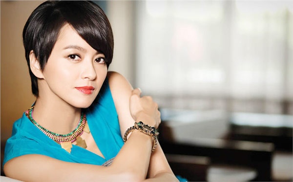 Lương Vịnh Kỳ đến 2 lần đau khổ vì yêu Trịnh Y Kiện. Tuy nhiên, mọi thứ đã là quá khứ, vì cô đã kết hôn với một người đàn ông ngoại quốc và đón đứa con gái đầu lòng hôm 28/2/2015.