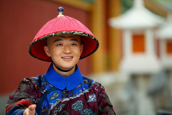 Trong Cung tỏa châu liêm còn có một hoạn quan khác cũng rất được khán giả yêu thích. Đó là nhân vật Tô công công - vị Thái giám nai tơ nhất qua diễn xuất nam diễn viên Bao Bối Nhĩ.