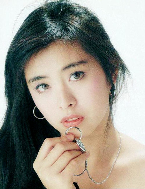 Vương Tổ Hiền năm nay đã 48 tuổi, vẫn tiếp tục những chuyến phiêu lưu ái tình.