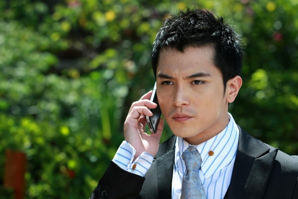 Nguyễn Chính Đông trong Giai kỳ như mộng và Hạng Thiên Kỳ trong Đánh thức tình yêu được xem là những vai diễn giúp Khưu Trạch xây dựng hình ảnh quý công tử trên màn ảnh nhỏ xứ Đài.