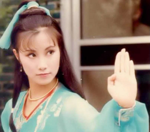 Uông Minh Thuyên đã trở thành biểu tượng của phim truyền hình TVB khi gắn bó suốt từ năm 1973 đến nay. Tài năng và nhan sắc của bà đã mang lại sức sống cho nhiều vai diễn cổ trang, có thể nhắc đến như Lâm Đại Ngọc trong Hồng lâu mộng 1975, Hoắc Thanh Đồng trong Thư kiếm ân cừu lục 1976, Triệu Mẫn trong Ỷ thiên đồ long ký 1978, Mộc Quế Anh trong Dương môn nữ tướng 1981… 