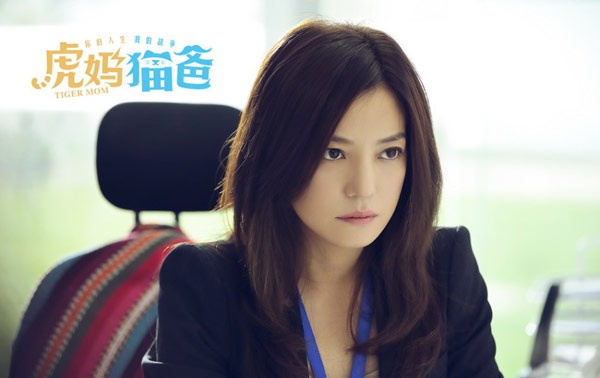 Triệu Vy vào vai “mẹ hổ” Tất Thắng Nam có tính cách độc lập, tự tin với quan niệm “Chỉ có người không làm chứ chẳng có gì không làm được”. Mạnh mẽ và bảo thủ nên cô đã vô tình tạo nên vết nứt trong mối quan hệ vợ chồng, mẹ con.