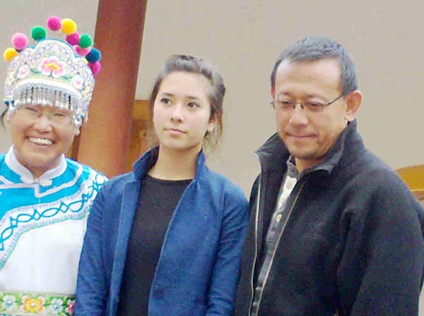 Vì vợ trước của đạo diễn Khương Văn là người Pháp nên con gái Khương Nhất Lang mang vẻ đẹp lai quyến rũ, hao hao Angelababy. Có nhiều cơ hội gia nhập làng giải trí nhưng mỹ nhân sinh năm 1994 lại không muốn nối nghiệp cha.