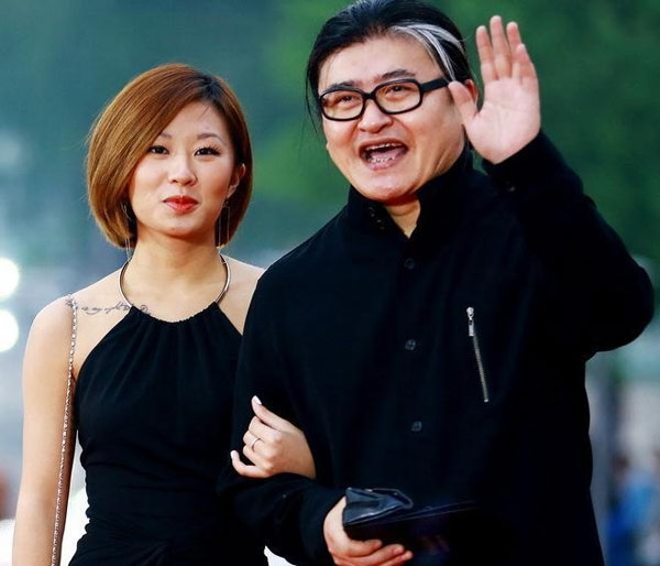 Lưu Hoan - giọng hát của nhiều ca khúc nhạc phim kinh điển, gần đây là Hậu cung Chân Hoàn truyện luôn tự hào về cô con gái Lưu Ty Ty. Sinh năm 1992, dù có giọng hát hay nhưng cô lại chọn điện ảnh, hiện theo học tại New York Film Academy.