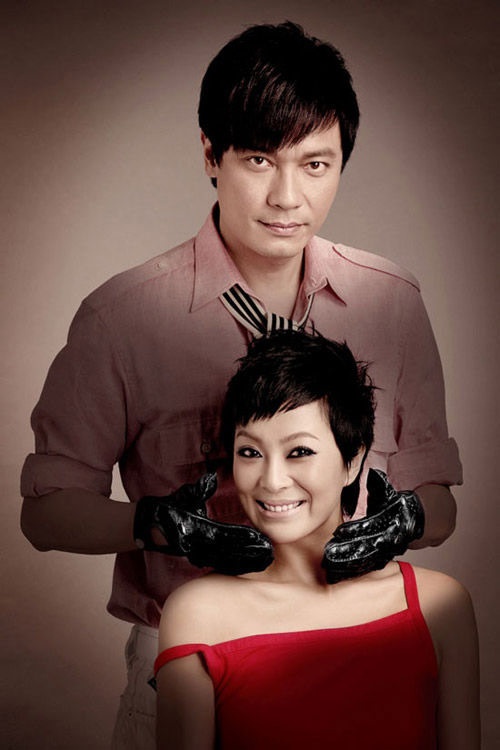 Cũng “có mới nới cũ” như Ngụy Tuấn Kiệt nhưng La Gia Lương bị chỉ trích nhiều hơn vì anh phủ phàng bỏ người vợ hiền thảo ở Hong Kong, chạy theo nữ diễn viên Trung Quốc Tô Nham nhỏ hơn 12 tuổi.