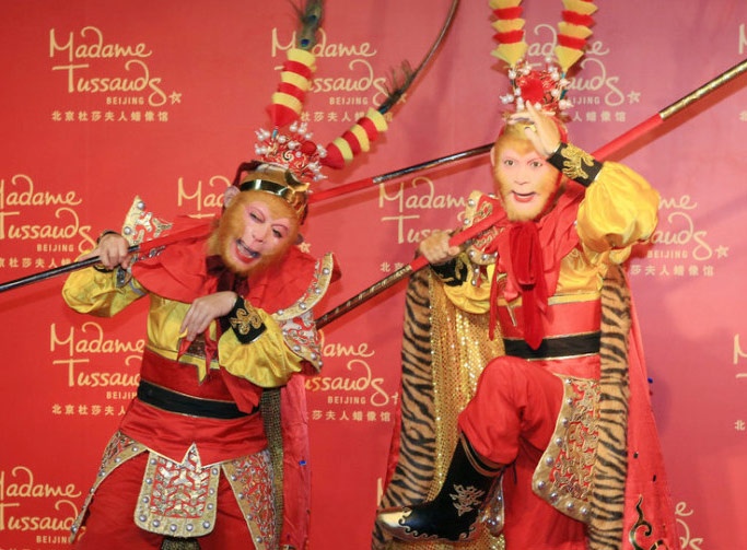 Luc Tieu Linh Dong do dang voi Ton Ngo Khong hinh anh