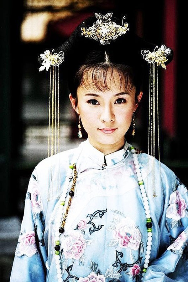 Trong bộ phim hậu cung Thiếu niên thiên tử (2002), nữ diễn viên Hác Lôi đóng vai nữ chính Tịnh Phi. Dù ngoại hình xinh đẹp, nhiều đất diễn nhưng sau khi lên sóng, cô đã bị đàn em Hoắc Tư Yến qua mặt vì nhân vật Ô Vân Châu có tính cách đa chiều, quyến rũ.