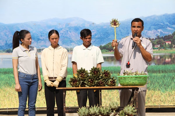 Vượt lên chính mình phát đều đặn hàng tuần lúc 20h thứ sáu trên HTV7 và có mặt trên 14 đài truyền hình địa phương.