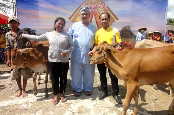 Lục lạc vàng phát sóng lúc 20h50 chủ nhật hàng tuần trên VTV1 và có mặt trên 12 đài truyền hình địa phương.