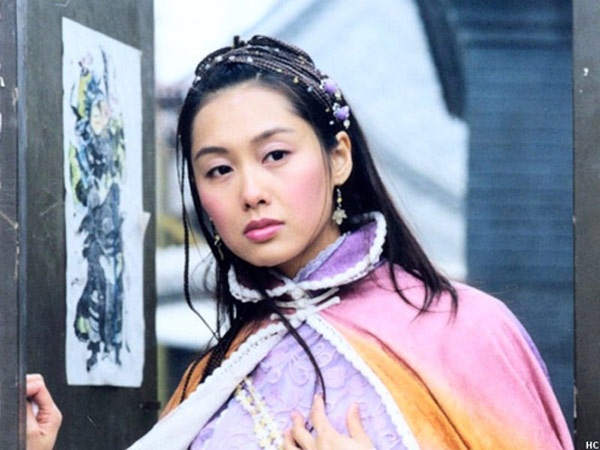 Chu Ân đã để lại ấn tượng đẹp khi tham gia 3 tác phẩm chuyển thể từ tác phẩm của nhà văn võ hiệp Kim Dung. Đó là Hoàng Dung trong Anh hùng xạ điêu 1994, Trần Viên Viên và A Kha trong Tiểu Bảo và Khang Hy (2001) cùng Viên Tử Y trong Tuyết sơn phi hồ 2006.