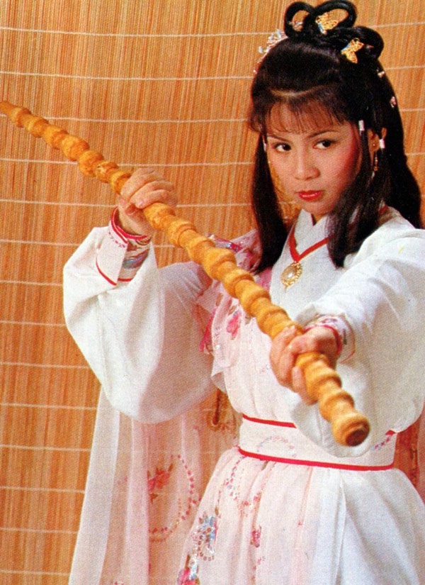 Được đánh giá là “Hoàng Dung lý tưởng nhất”, nữ diễn viên vắn số Ông Mỹ Linh đã sớm rời khỏi cuộc đời nhưng kịp để lại dấu ấn vĩnh viễn qua hình ảnh Tiểu Đông Tà trong bộ phim Anh hùng xạ điêu 1983.