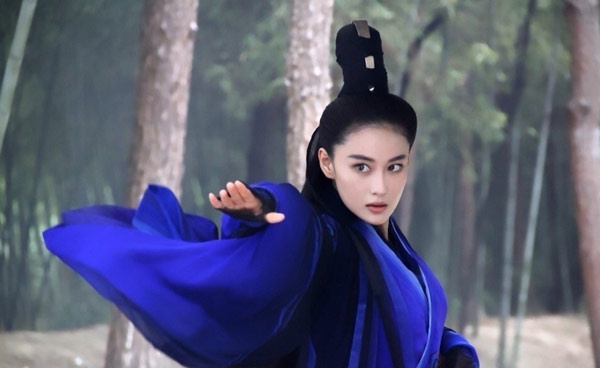 Trong khi Trần Nghiên Hy bị khán giả ném đá vì hình ảnh Tiểu Long Nữ quá “khác biệt”, thì Trương Hinh Dư lại nhận được nhiều lời khen với nhân vật Lý Mạc Sầu trong Thần điêu đại hiệp 2014. Ngoài ra, mỹ nhân luôn được xem là “đối thù của Phạm Băng Băng” còn đóng 2 phim Kim Dung khác: Mã phu nhân trong Thiên long bát bộ 2013 và Tô Thuyên trong Lộc đỉnh ký 2015.