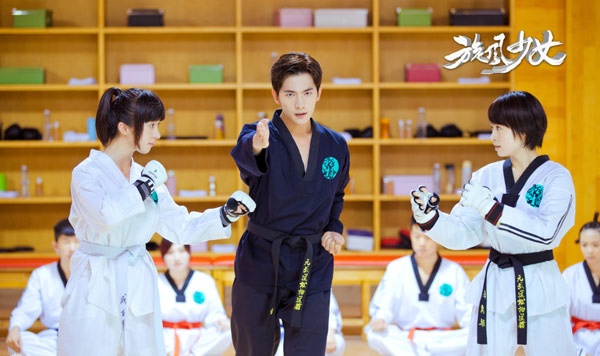 Vào vai đại sư huynh Cố Nhược Bạch của đạo quán, Dương Dương như cá gặp nước. Bởi anh vốn xuất thân là dân múa chuyên nghiệp, cơ bản về vũ đạo hỗ trợ rất nhiều cho những cảnh đánh võ. 