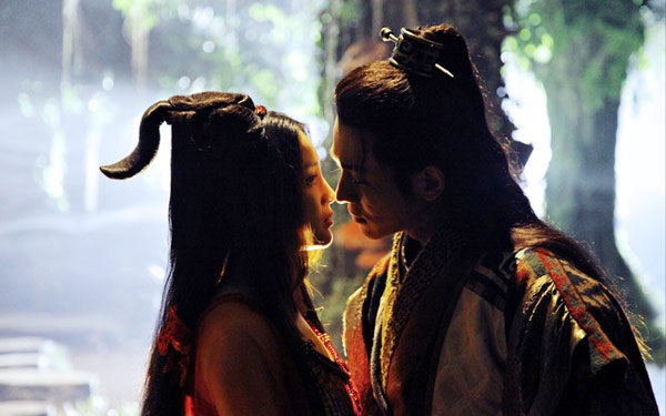 Đó là mối tình của chàng thái tử Tô Hoành (Kiều Chấn Vũ đóng) và nàng Mộ Dung An (Can Đình Đình thể hiện). Không chỉ cảm kích sự cứu mạng, chàng còn bị vẻ đẹp ma mỵ của nàng hấp dẫn. Họ đã sống với nhau một năm đầy hạnh phúc.