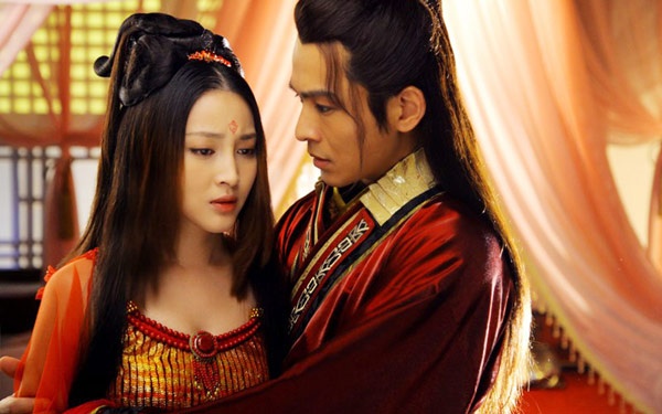 Do là lần thứ 2 đóng chung nên Can Đình Đình và Kiều Chấn Vũ  dễ dàng bắt nhịp cảm xúc khi thể hiện tình cảm trong Hoa tư dẫn - Thế nhất an. Nam diễn viên phim Cổ kiếm kỳ đàm nhận xét: “Can Đình Đình là một cô gái thông minh, sinh ra để ăn cơm phim trường nên nhanh chóng nắm bắt được ý đồ của đạo diễn, phối hợp rất tốt với bạn diễn”.