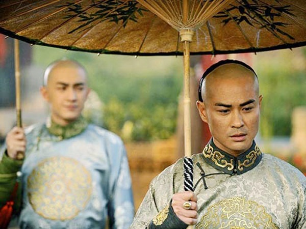 Bắt đầu từ năm 2011, Trịnh Gia Dĩnh phát triển sự nghiệp song song cùng lúc tại 2 thị trường Trung Quốc và Hong Kong, vừa đóng phim TVB vừa cộng tác với các nhà làm phim Đại lục. 