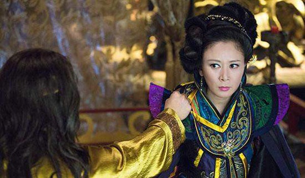 Trương Hằng vai Lưu hoàng hậu.