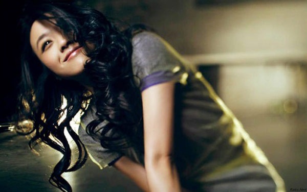 Những cảnh diễn táo bạo với Lương Triều Vỹ trong bộ phim Sắc, giới tưởng đã nhấn chìm sự nghiệp vừa mới tỏa sáng của Thang Duy. Thậm chí cô từng bị cấm xuất hiện trên màn ảnh Trung Quốc, đồng nghiệp tránh xa, buộc phải sang Hong Kong. Tại đây, cô được tạo cơ hội làm lại từ đầu với một vai dễ thương trong bộ phim Crossing Henness (2009), xây dựng mới hình ảnh một Thang Duy hiện đại, sang trọng.