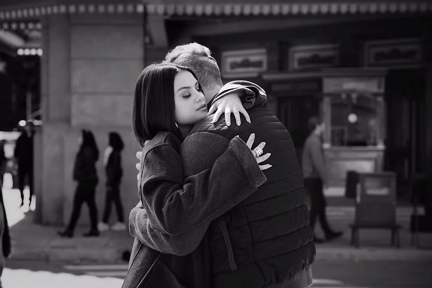 Let Somebody Go anh 4