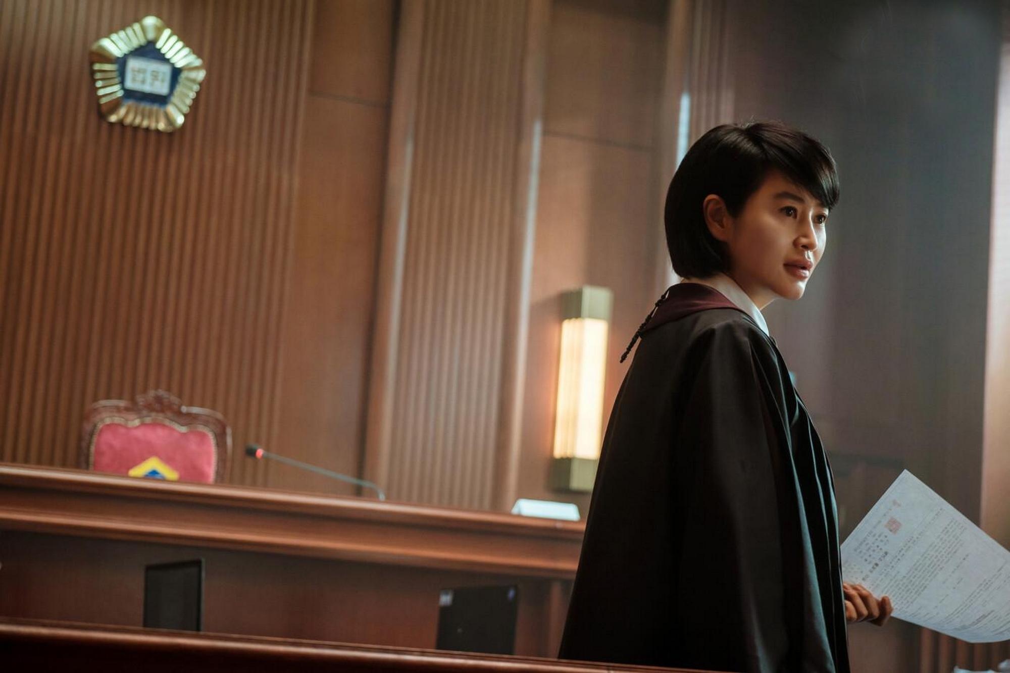 Toa an vi thanh nien anh 1