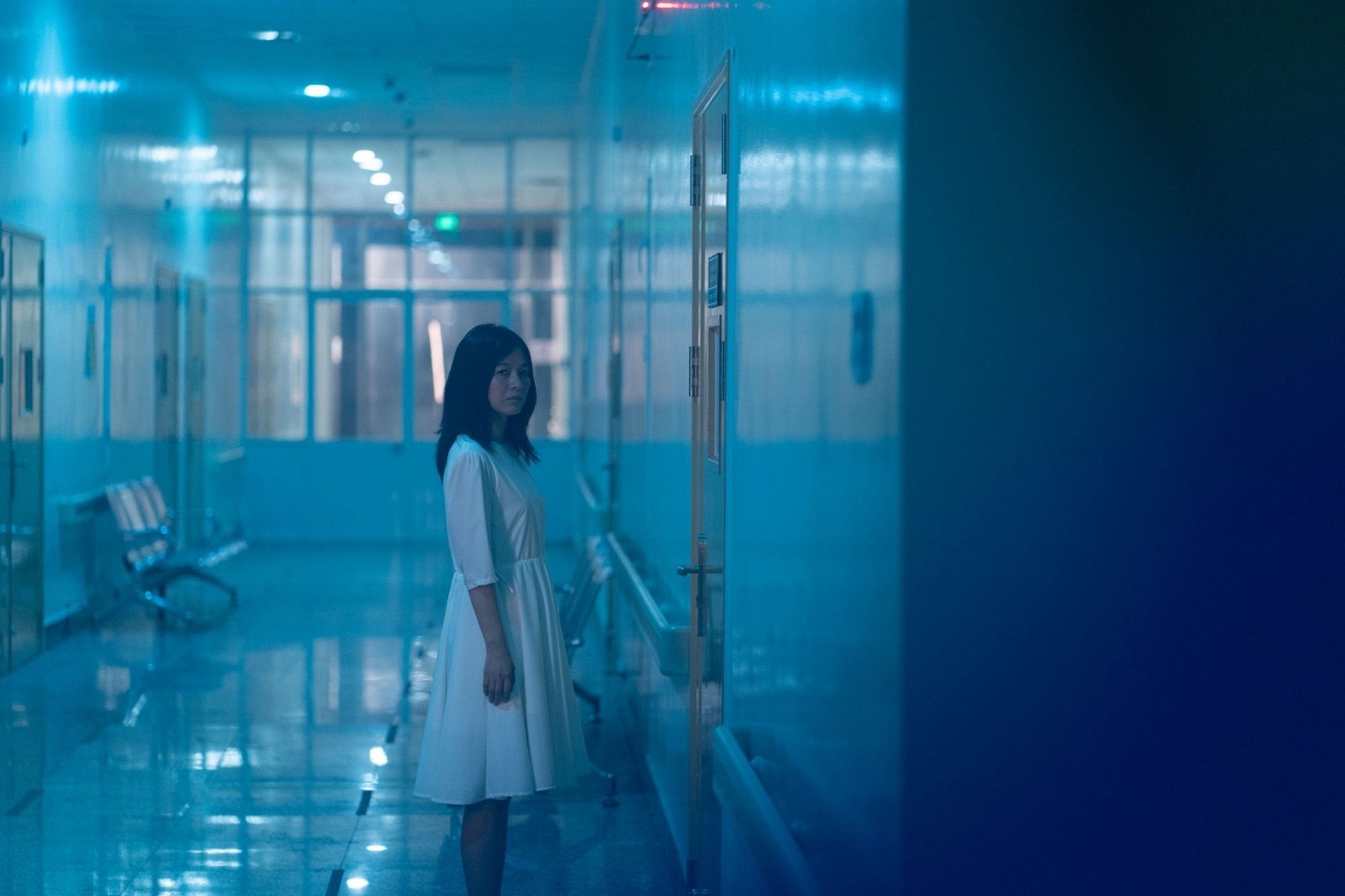 Người lắng nghe review ảnh 2 Nguoi lang nghe review anh 2