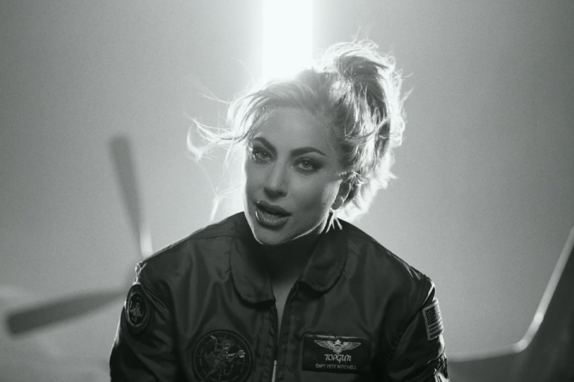 Hold My Hand lady gaga anh 1