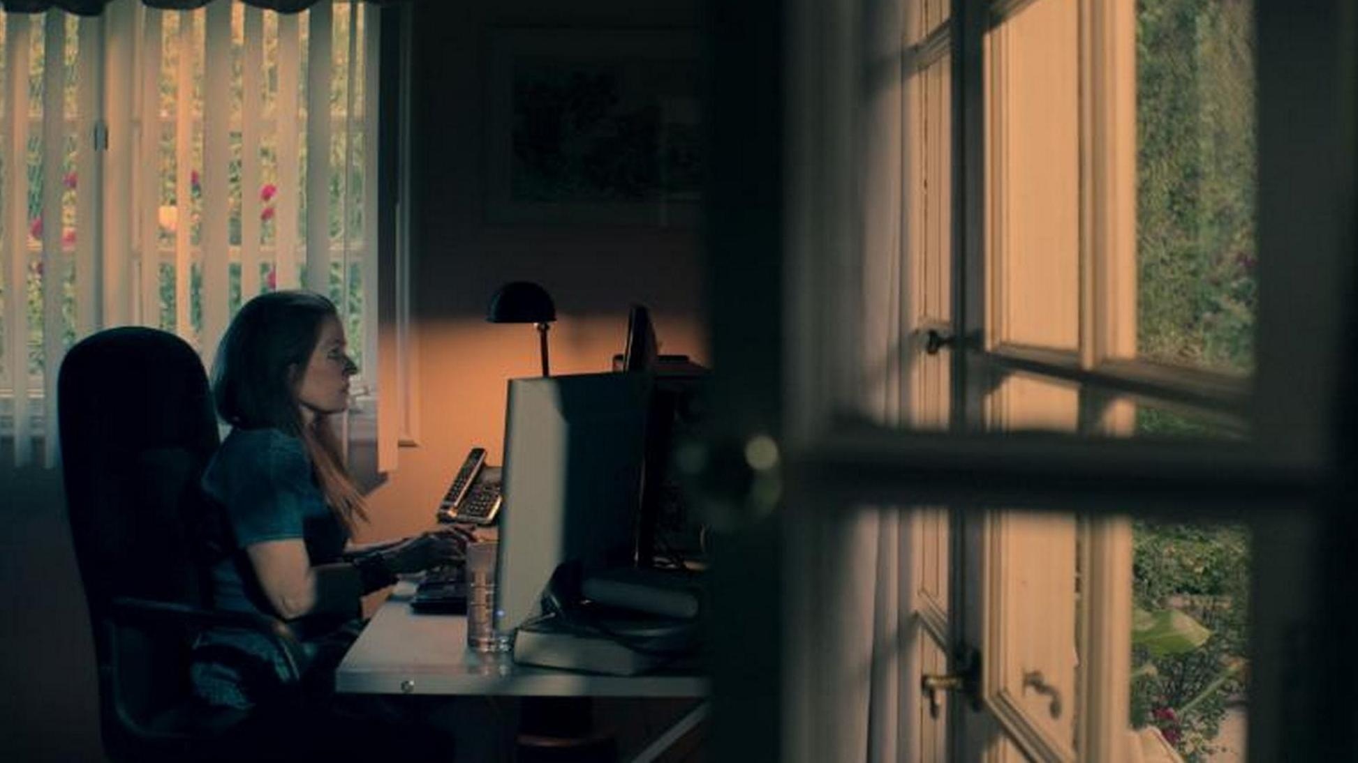 review phim The Most Hated Man on the Internet anh 9