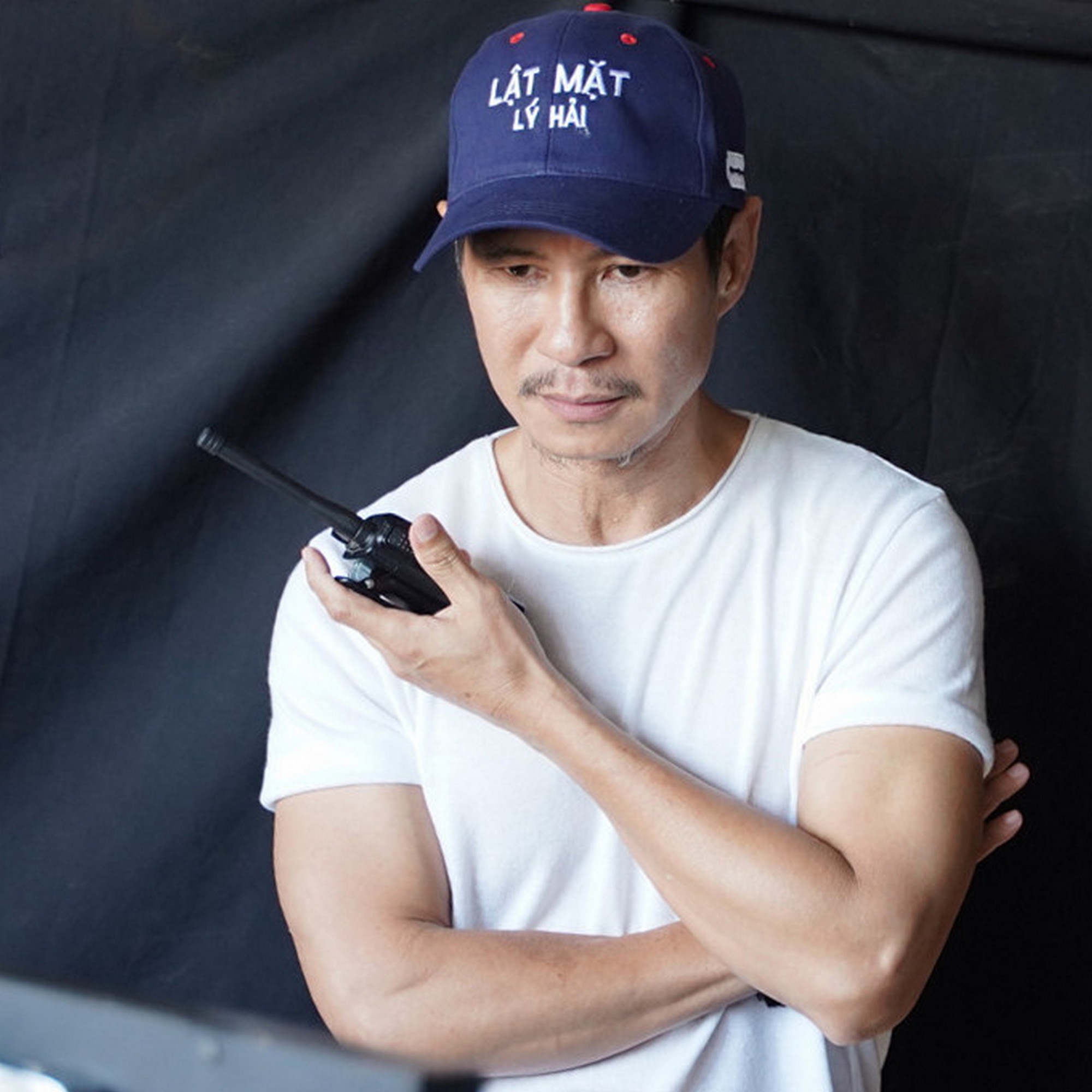 ly hai trang tay anh 1